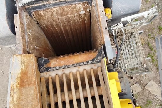 Jaw crusher machine on aggregate site