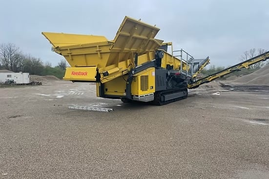 Scalper Reclaimer Screen machine on aggregate site
